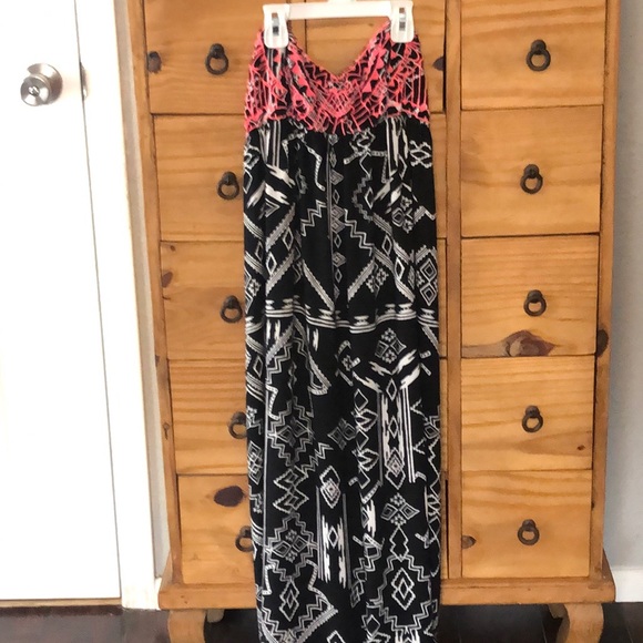 Billabong Other - Black and white swimsuit cover up.